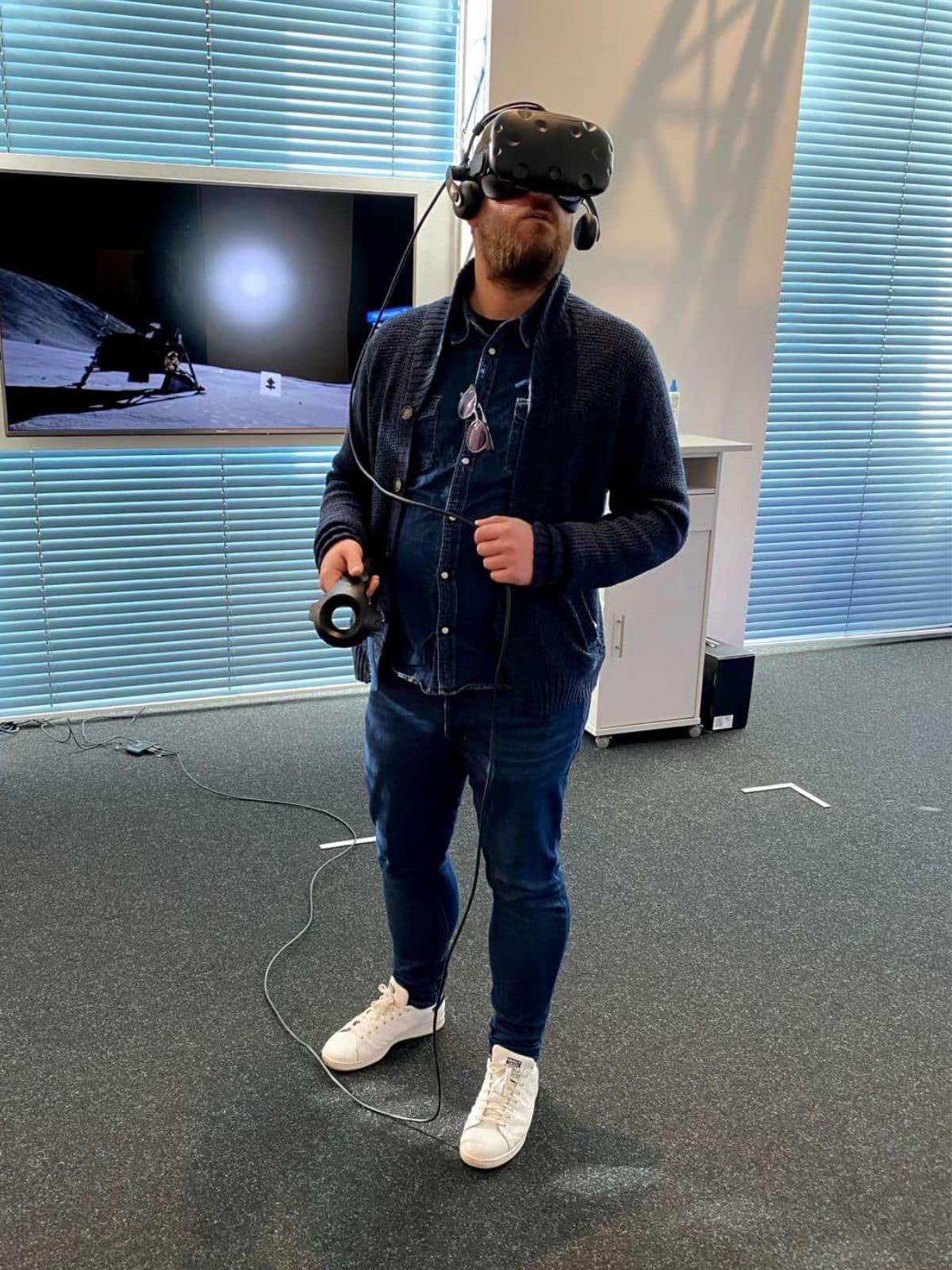  Experimentation in VR environments 