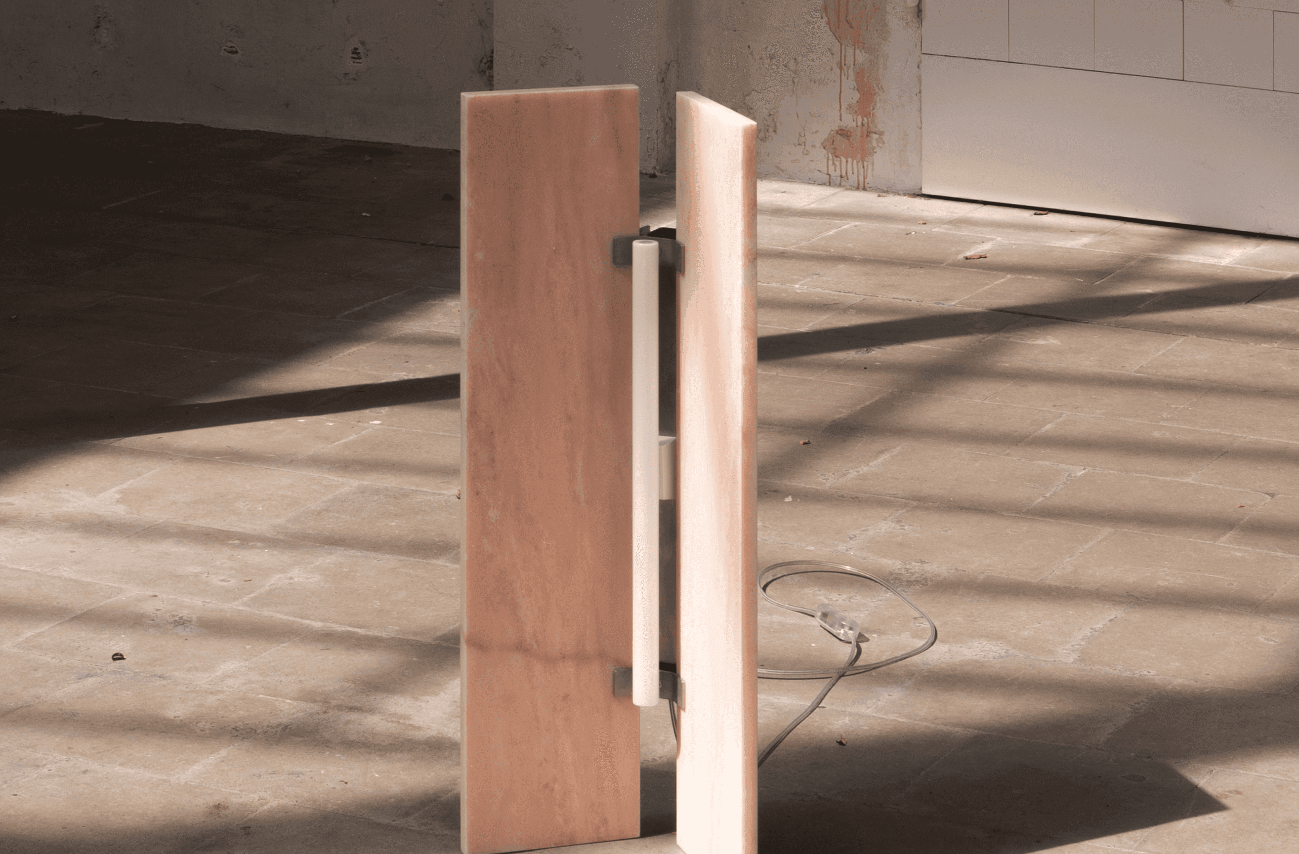 Reverie in Reclaimed Stone: Oskar De Roover’s Circular Design of the FL50 Lamp