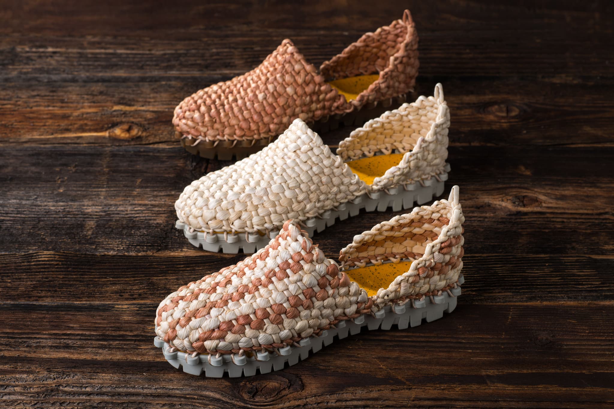 Natural colour variations of corn husk from an indigenous Slovenian (non-GM) maize, called ”Trdinka”