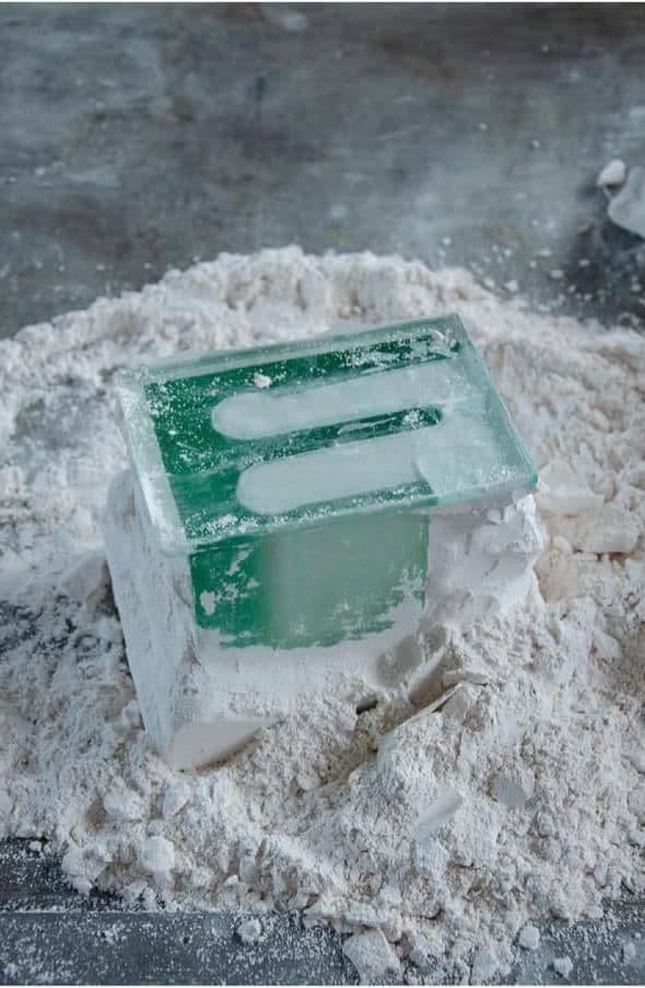 Casting glass process (Photo courtesy of Apolline Morel-Lab)