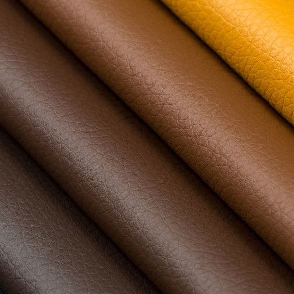 Products are manufactured according to GRS standards (Global Recycled Standard).