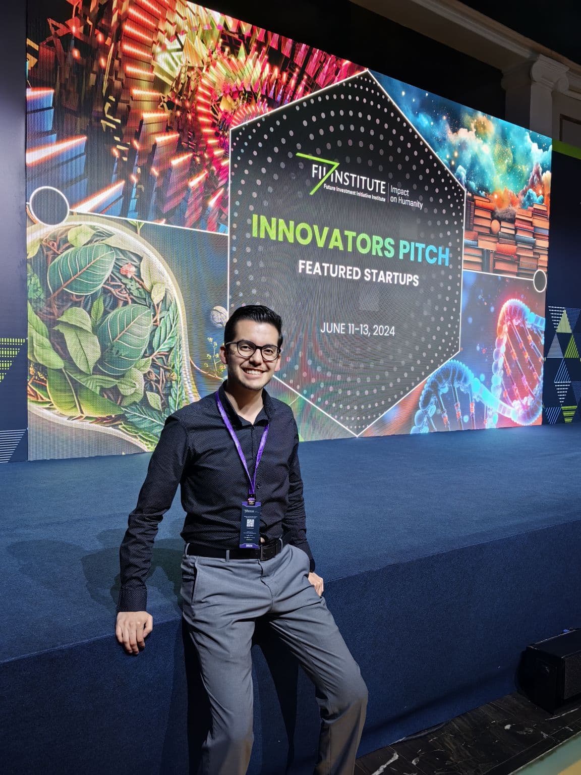 Adán presenting on stage at the Innovators Pitch (FII Institute) – showcasing Greenfluidics’ leadership in deep-tech
