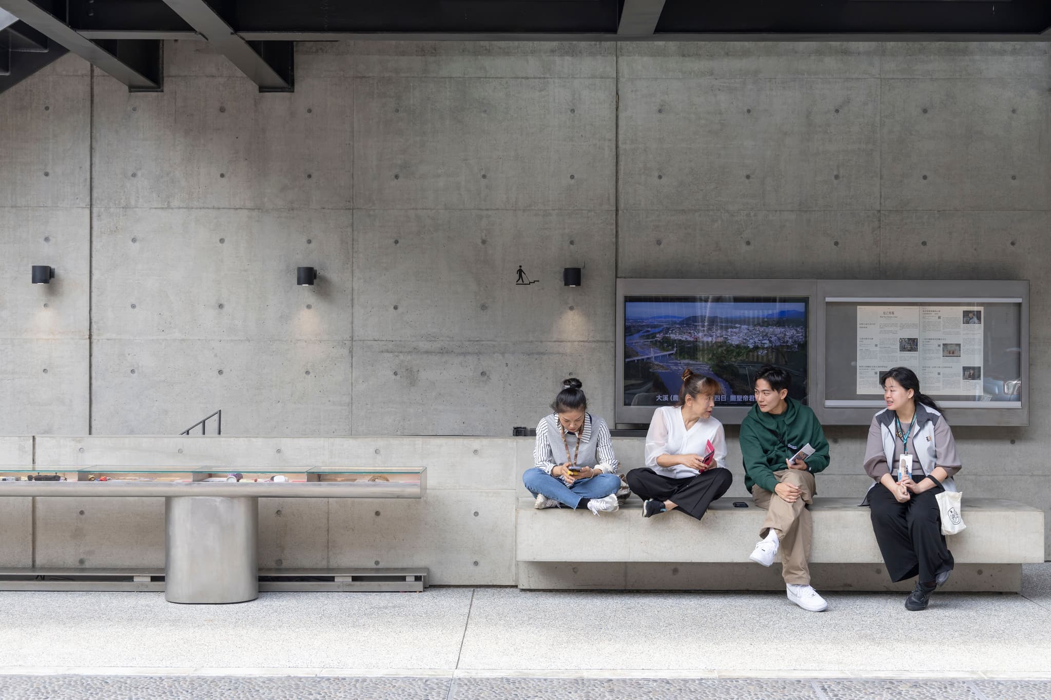 The exhibition table and boards directly accessible from the street in “My Daxi Confidant.”
Picture by Joan Huang