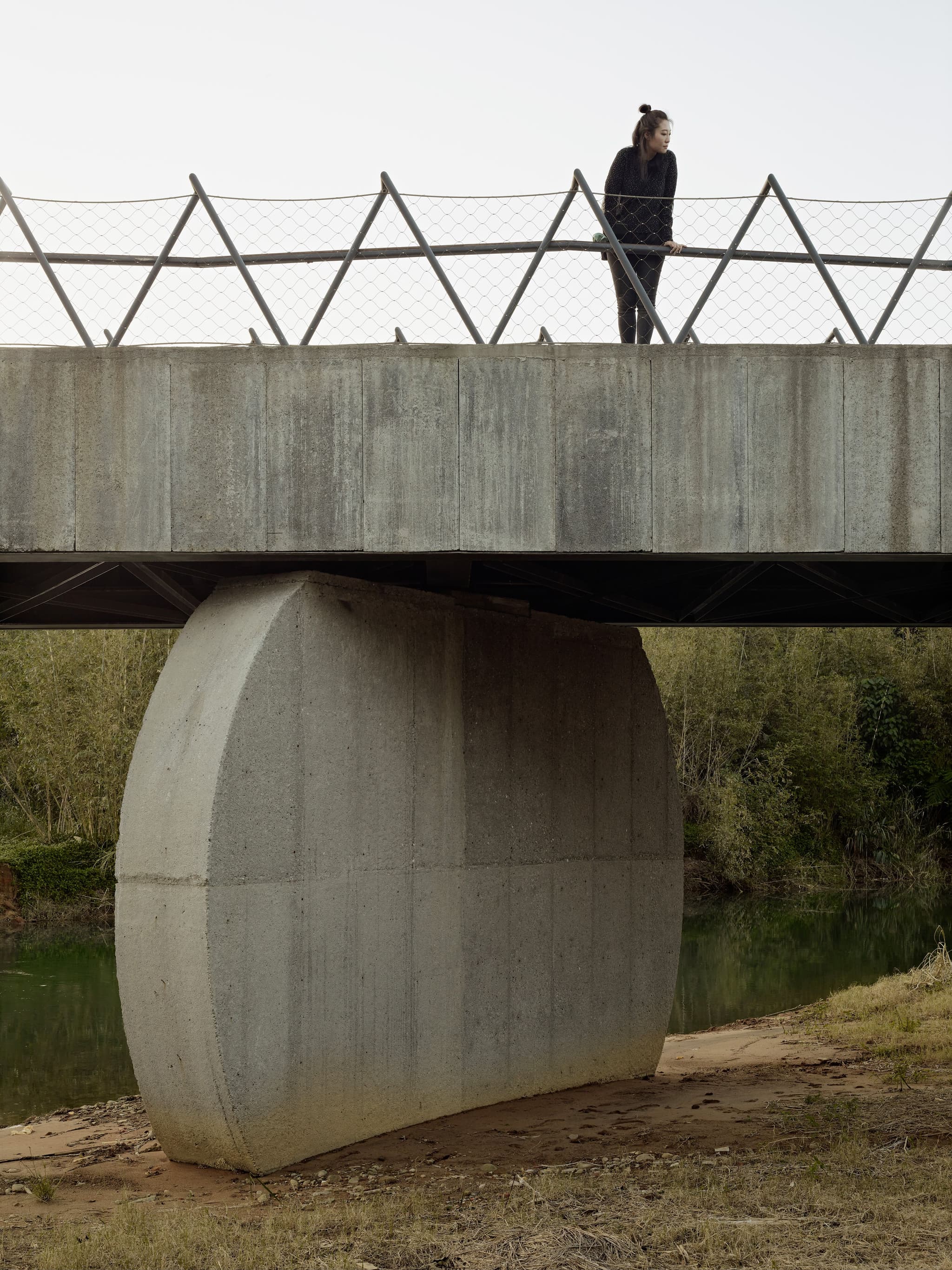 The main pillar and deck of the Wanli Landscape Bridge.
Picture by Studio Millspace