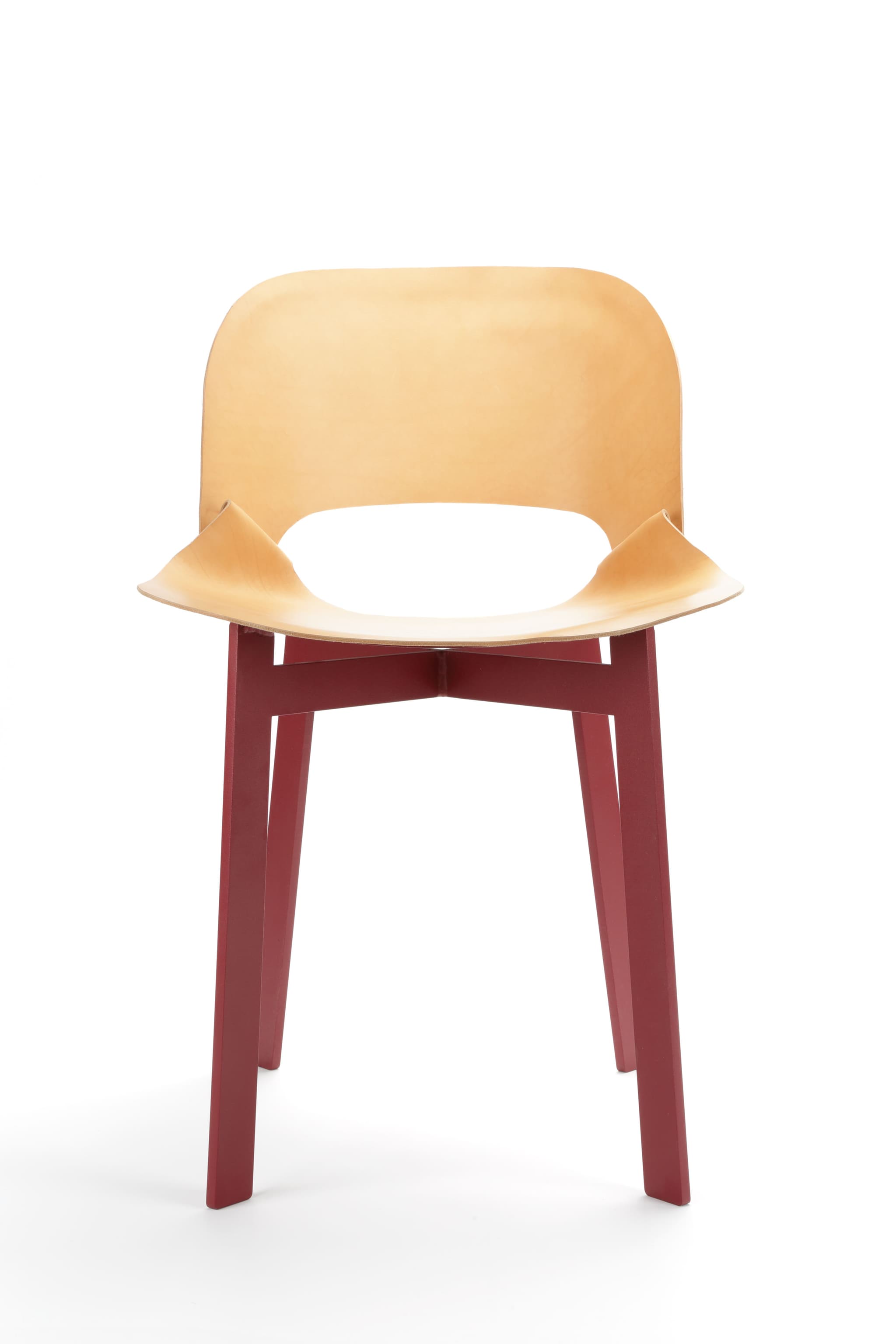 Fine Lame Chair, Lacquered aluminium structure, natural leather, vegetal tanning. (Photo credits ©Baptiste Heller)