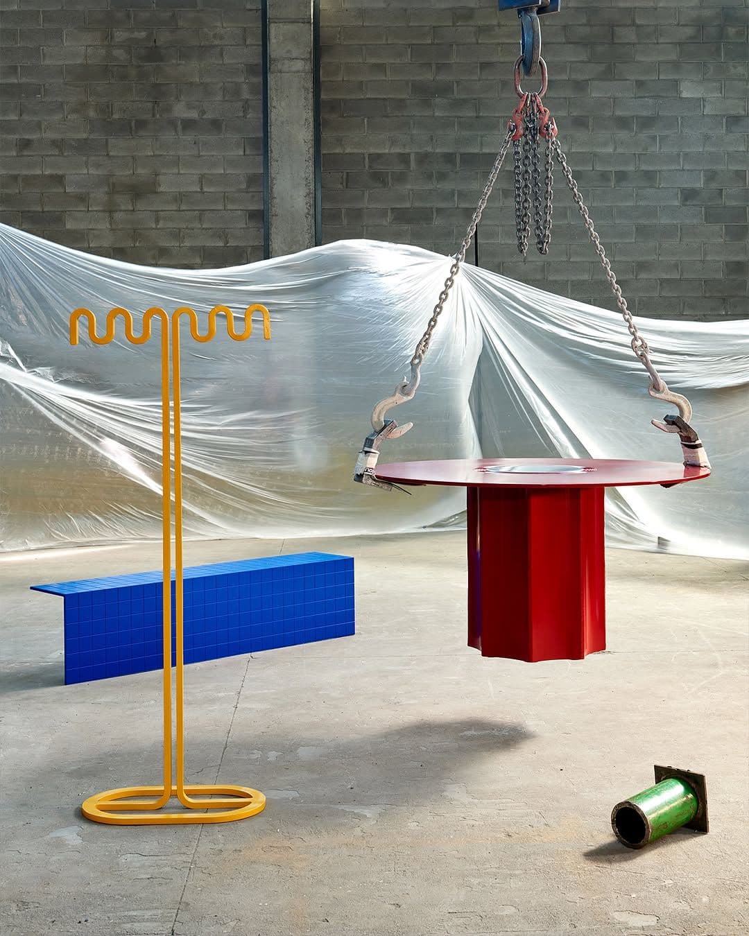 The first collection, consisting of a table, a bench and a hanger, presents a selection of the manufacturing processes, such as the CNC plasma cutting, CNC milling and manual TIG welding. Photo courtesy of Rampinelli Edizioni.