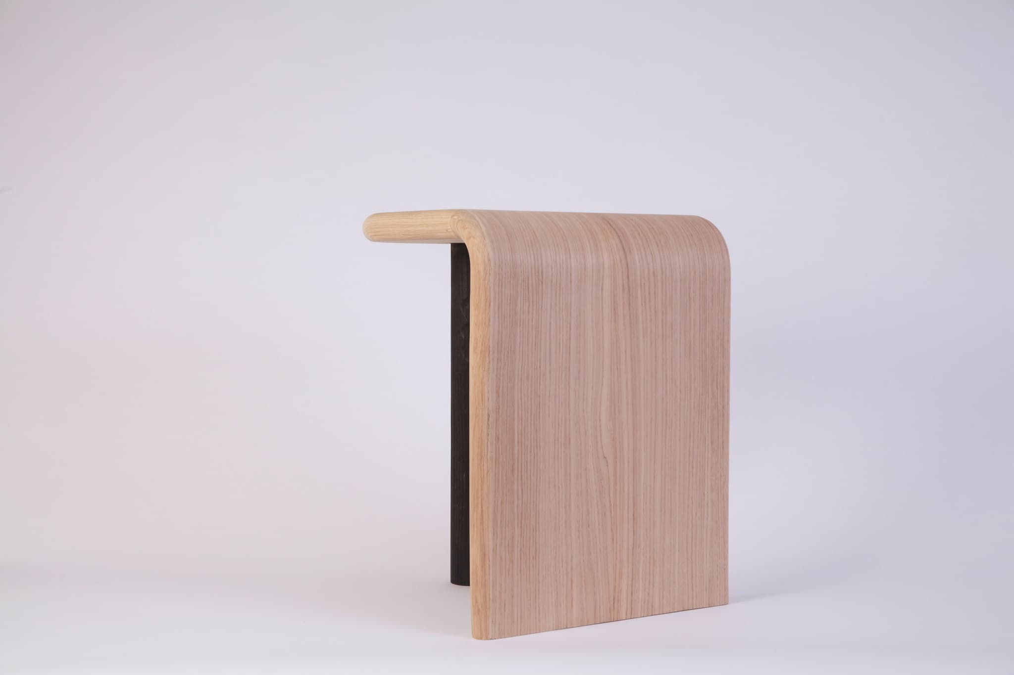 Grand Pas: bedside table (Design by ©Henri Texier)