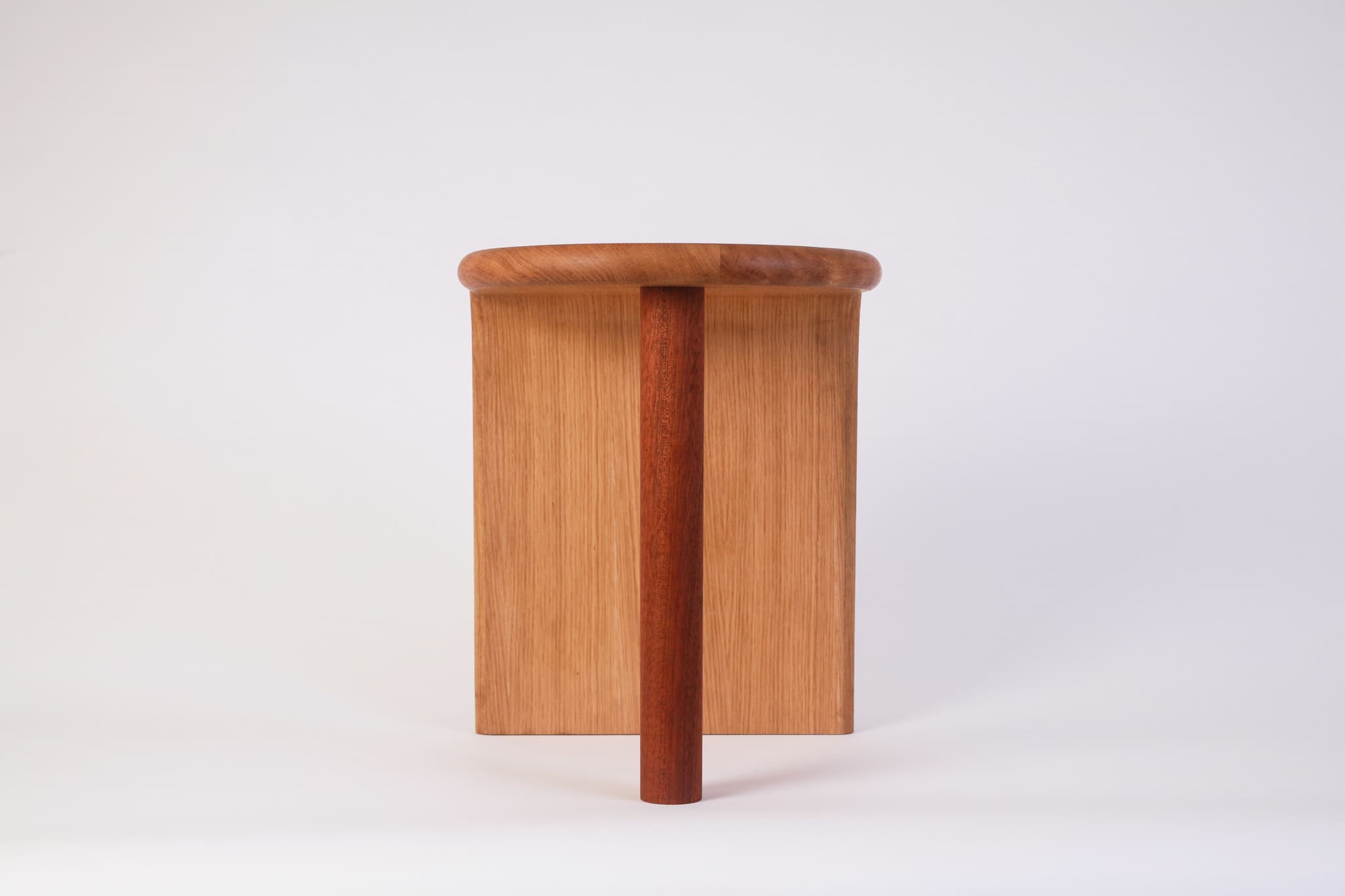 Grand Pas: bedside table (Design by ©Henri Texier)