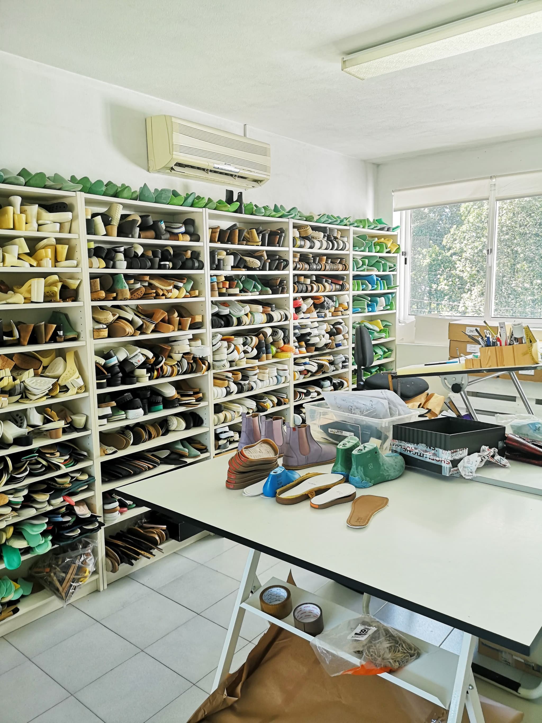 NUJOU is a fashion brand that embodies ethical choices, environmental responsibility, and transparency. With a strong focus on natural materials, they create timeless pieces that reflect their commitment to sustainability.