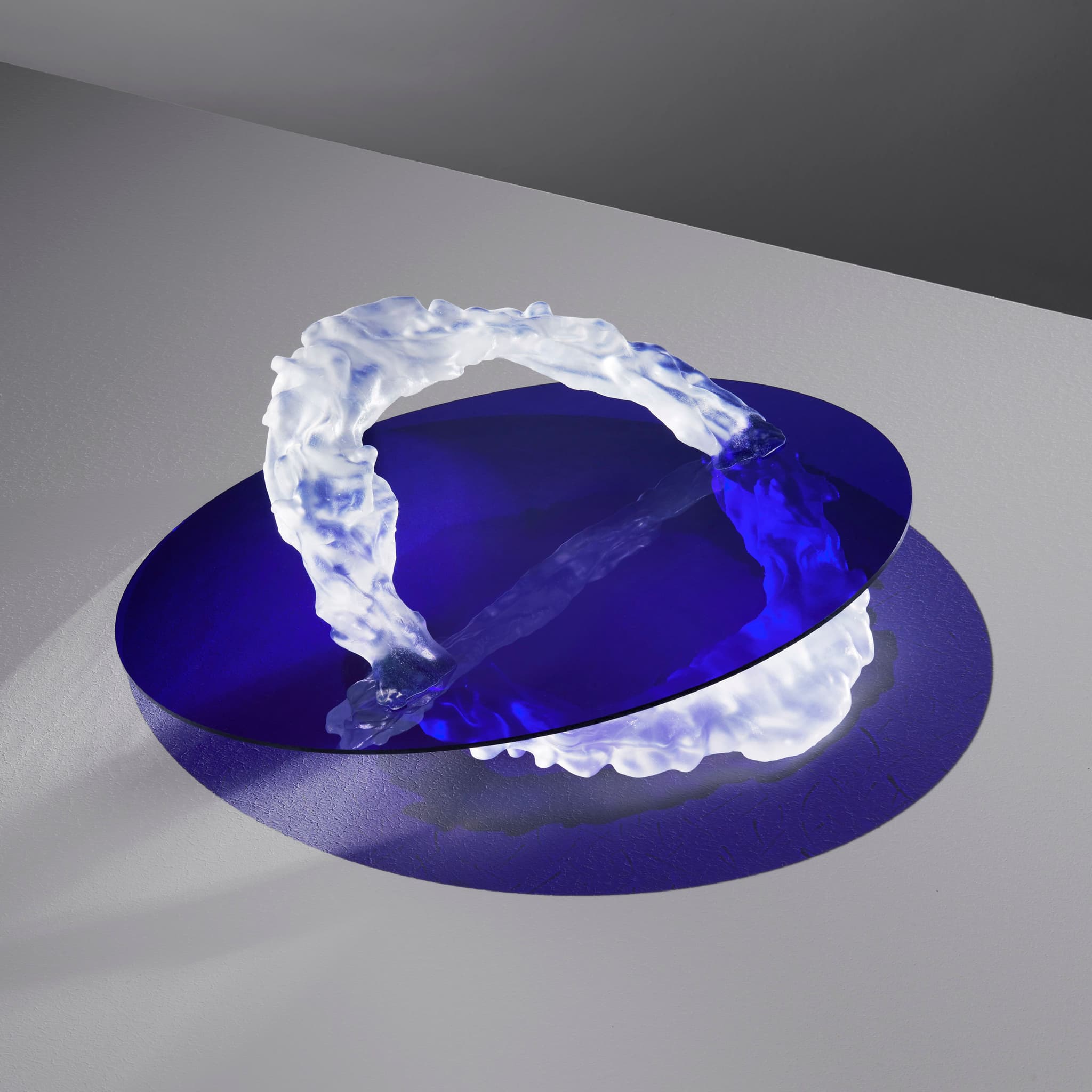Fusion glass plate in collaboration with La Prairie and Sabine Marcelis (Photo courtesy of Apolline Morel-Lab)