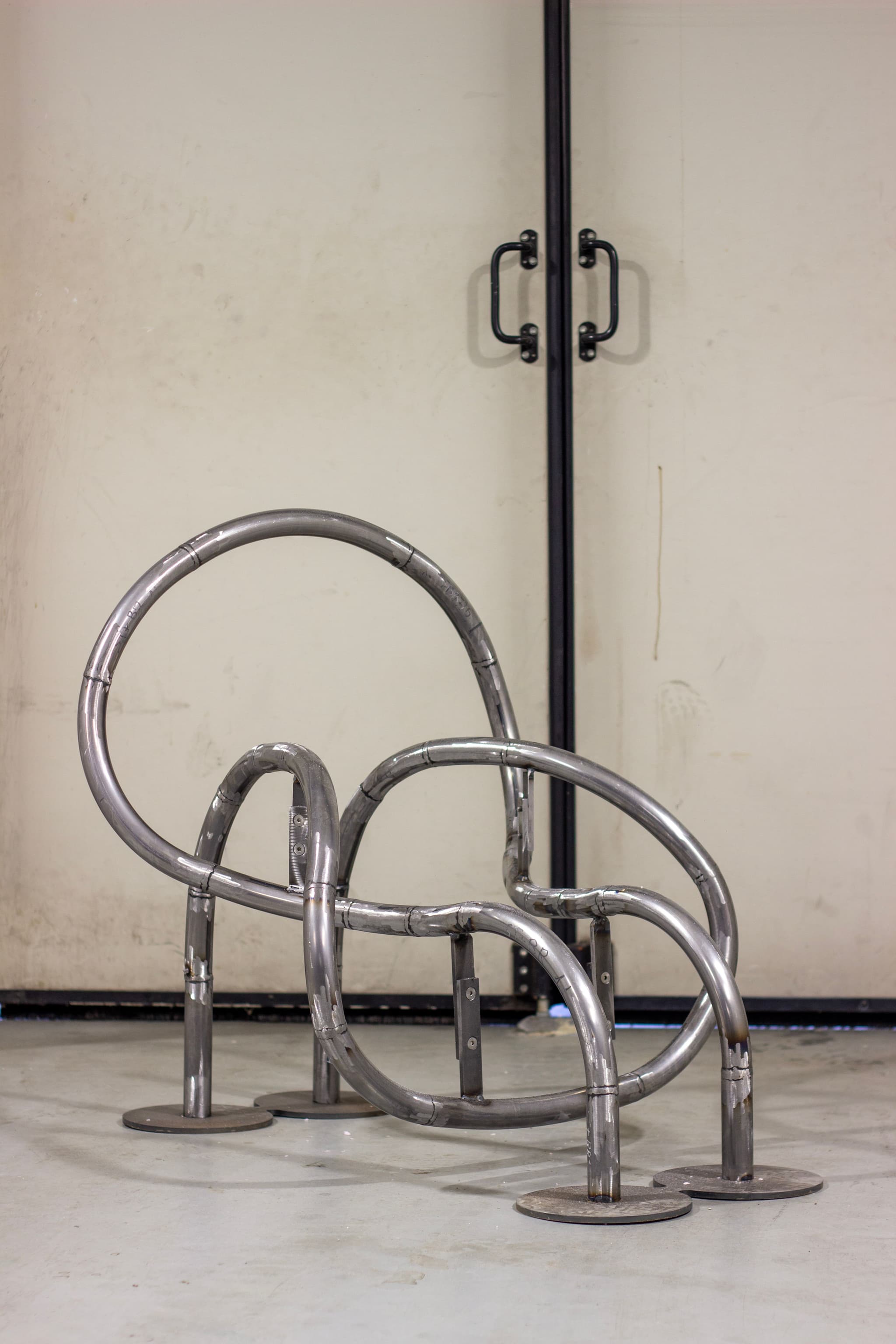 The prototype of the metal structure of the Sweep2 armchair