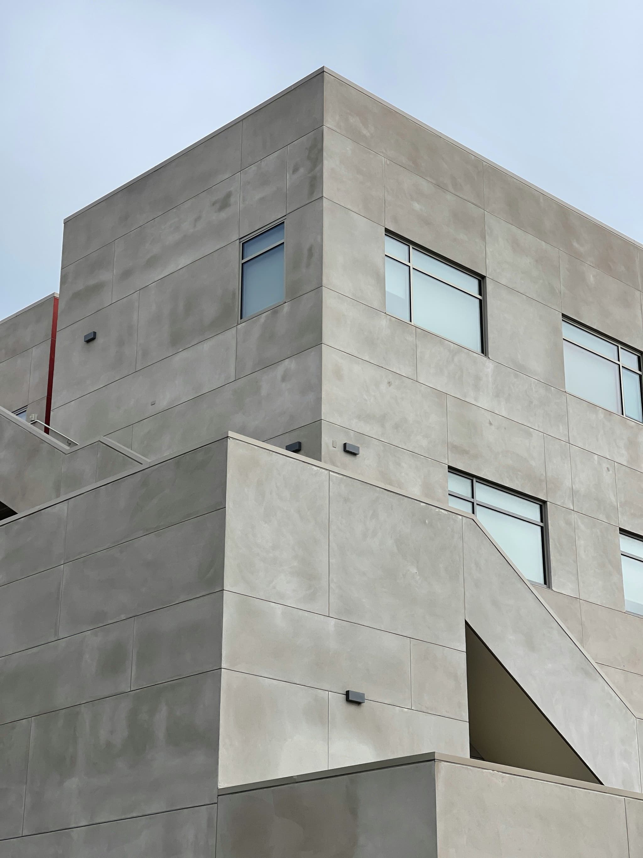 By incorporating graphene, concrete significantly increases resistance to cracking which helps extend the building lifespan and minimise environmental impact through reduced demolition and waste generation.