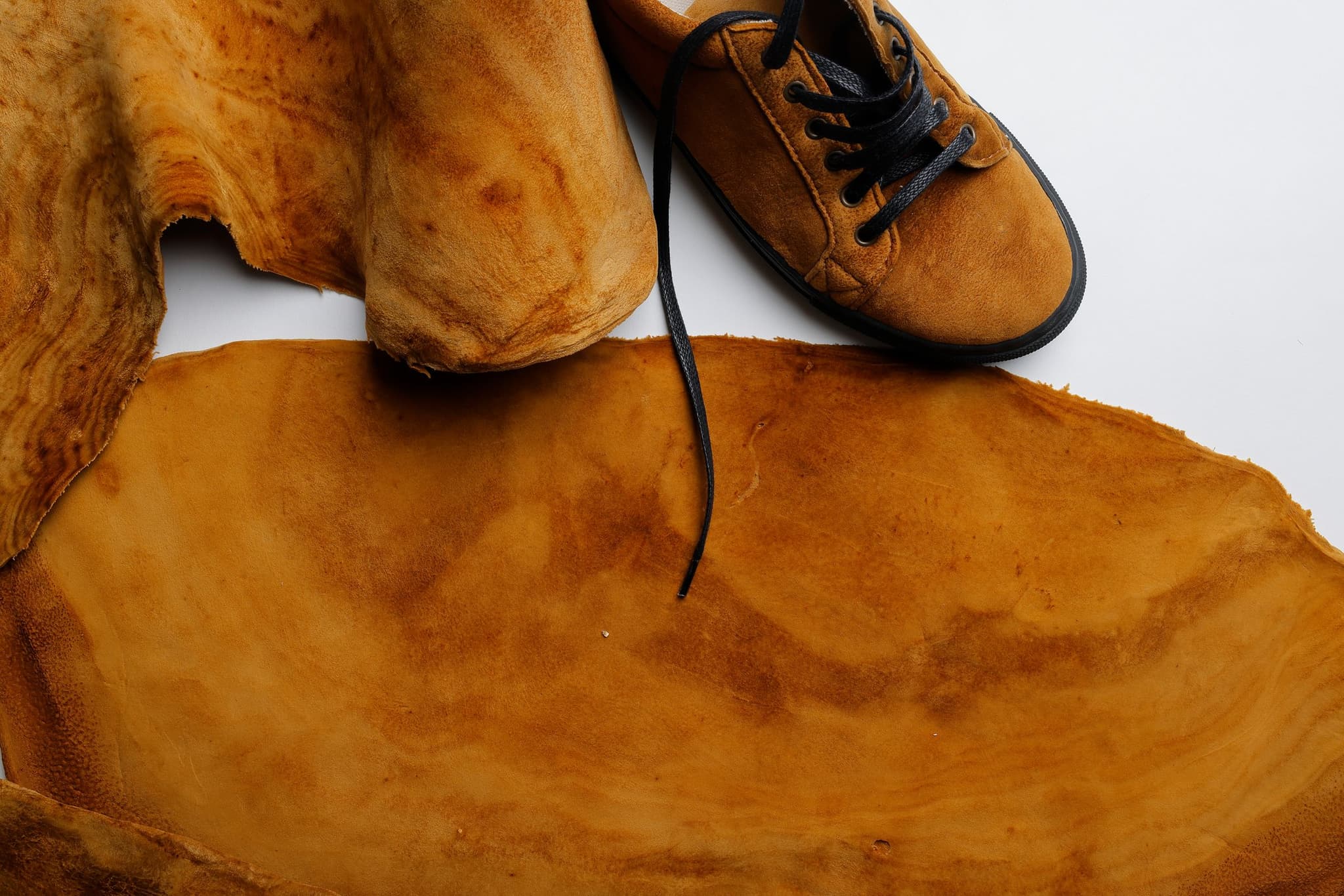 Our materials come from responsible sources, which include environmentally friendly practices, fair working conditions, and reduced exploitation of resources.