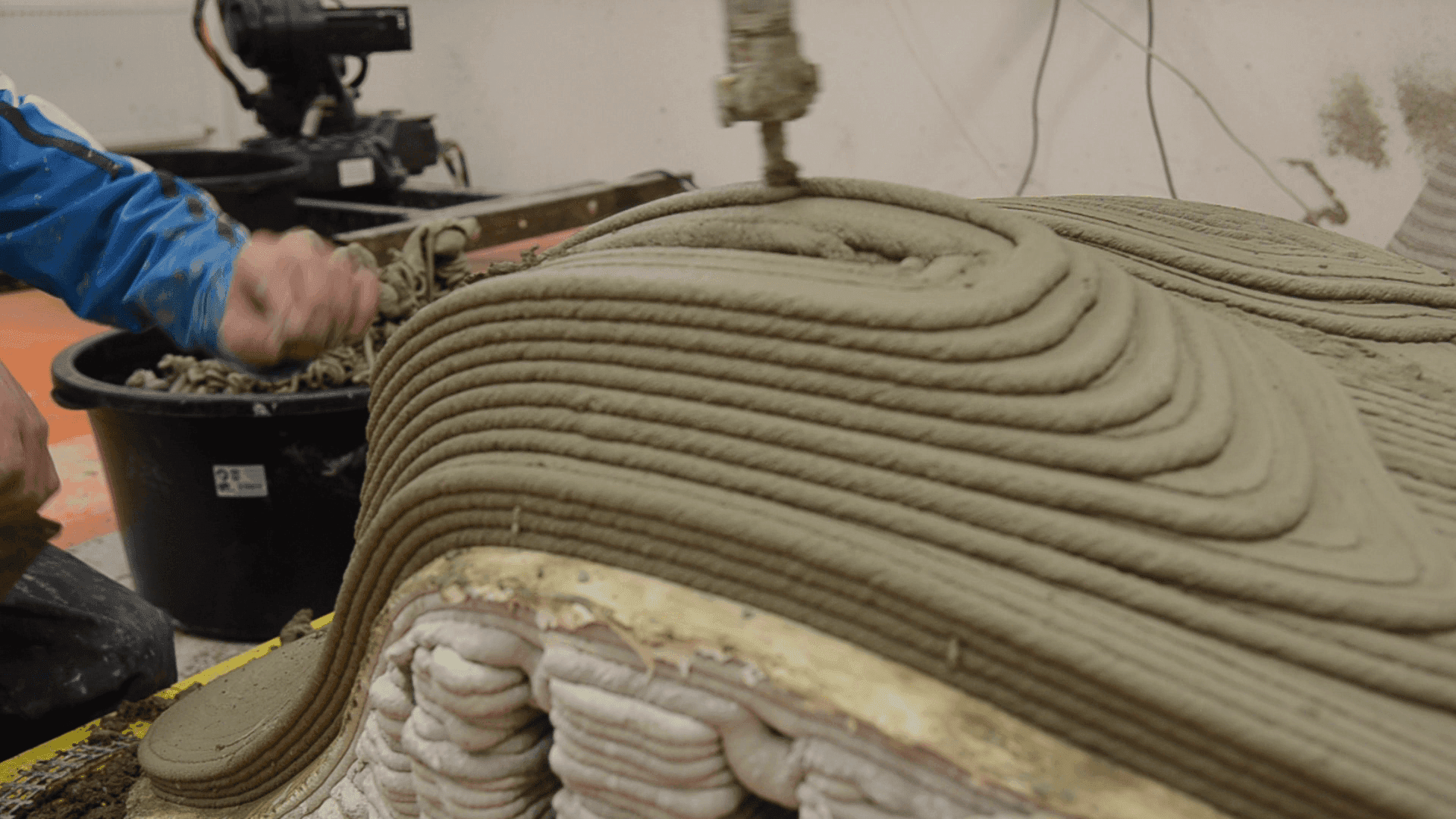 By relinquishing the constraints of traditional methodologies, Philipp sought to liberate creativity and allowed unforeseen discoveries to shape the trajectory of his work.